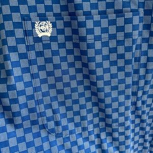 Like new cinch shirt. Size M. Always taken to cleaners never machine washed.